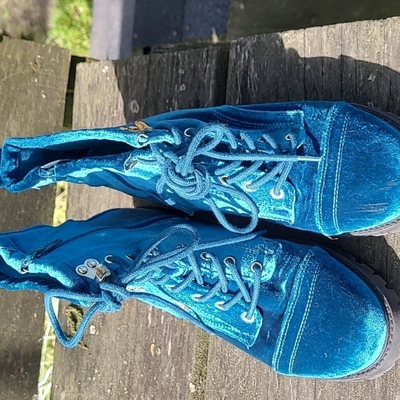 Women's Betsy Johnson Embroidered Laced Boots - Picture 2 of 12